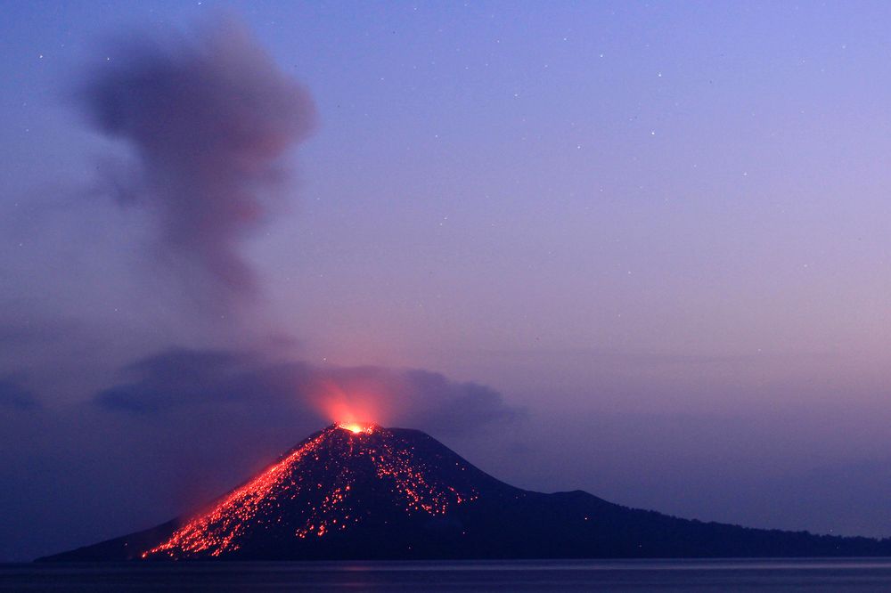 Indonesia raises volcano alert level after deadly tsunam